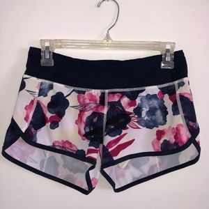 Lululemon Speed Up Lined Short 2.5" - size 4